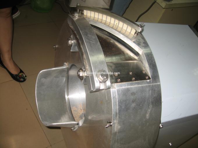 De industriële spaanders die van de frietenmaker Machine voor van de de Wortelaubergine/Raap van Aardappellotus strokensnijmachine maken
